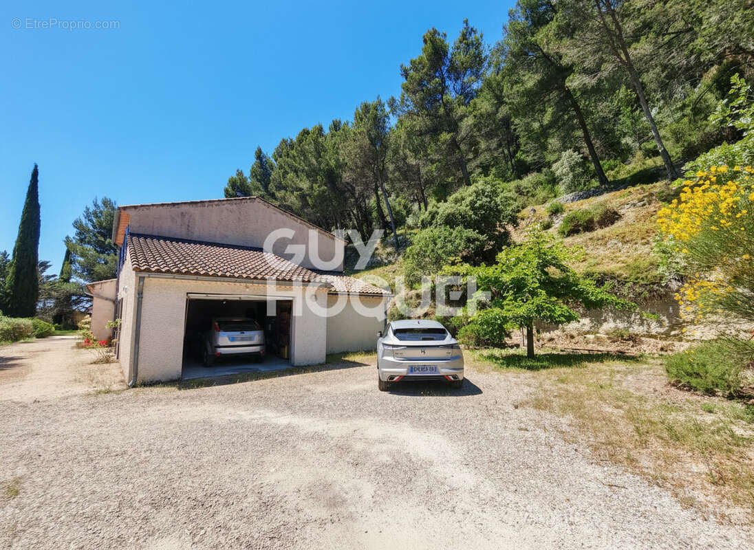 Maison BEAUMES-DE-VENISE - 200 m² habitables - R+1 - Piscine, Garage, Terrasse, Atelier - photo 18