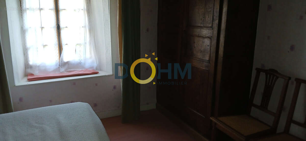 A vendre maison de bourg en pierre avec garage et jardin - photo 16