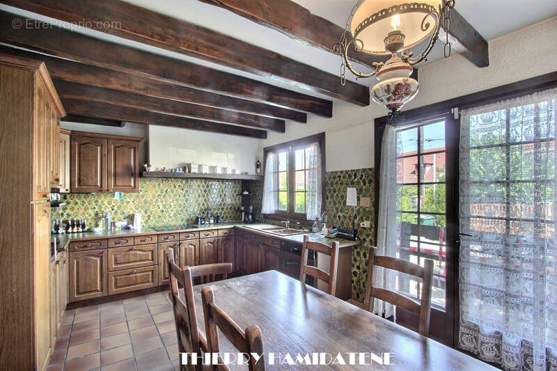 Val notre dame grande et belle maison 140m2 hbt 4 chambres ideal artisan s/sol total  100m2 3m de hauteur s/plafond grand jardin - photo 8