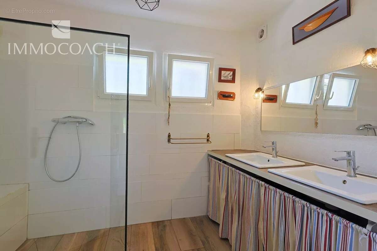 Maison à CARQUEIRANNE