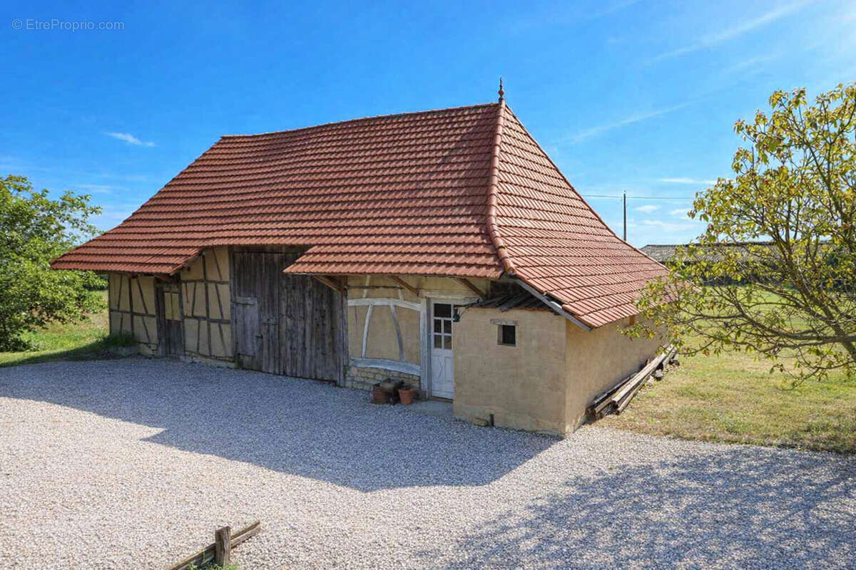 Maison à SAINT-MARTIN-EN-BRESSE