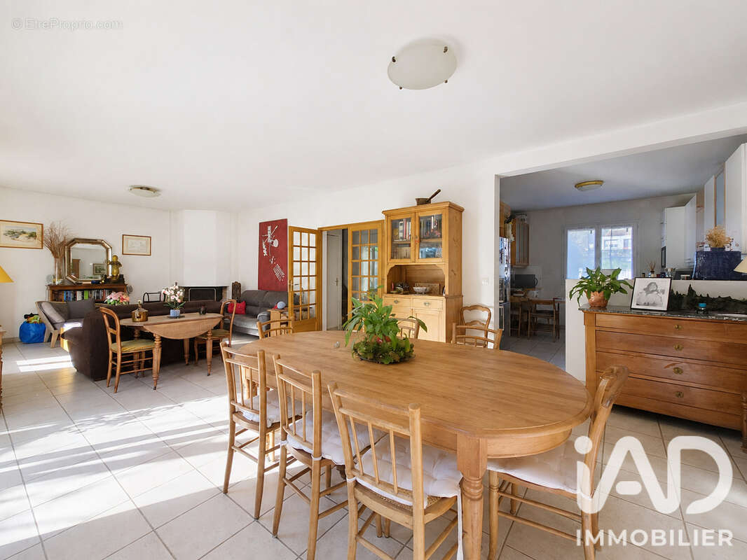 Maison 205 m² à Suresnes  - photo 7