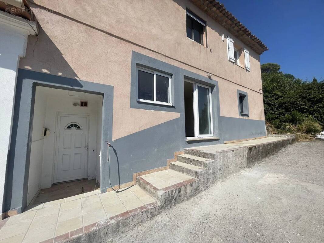 Appartement à LE LUC