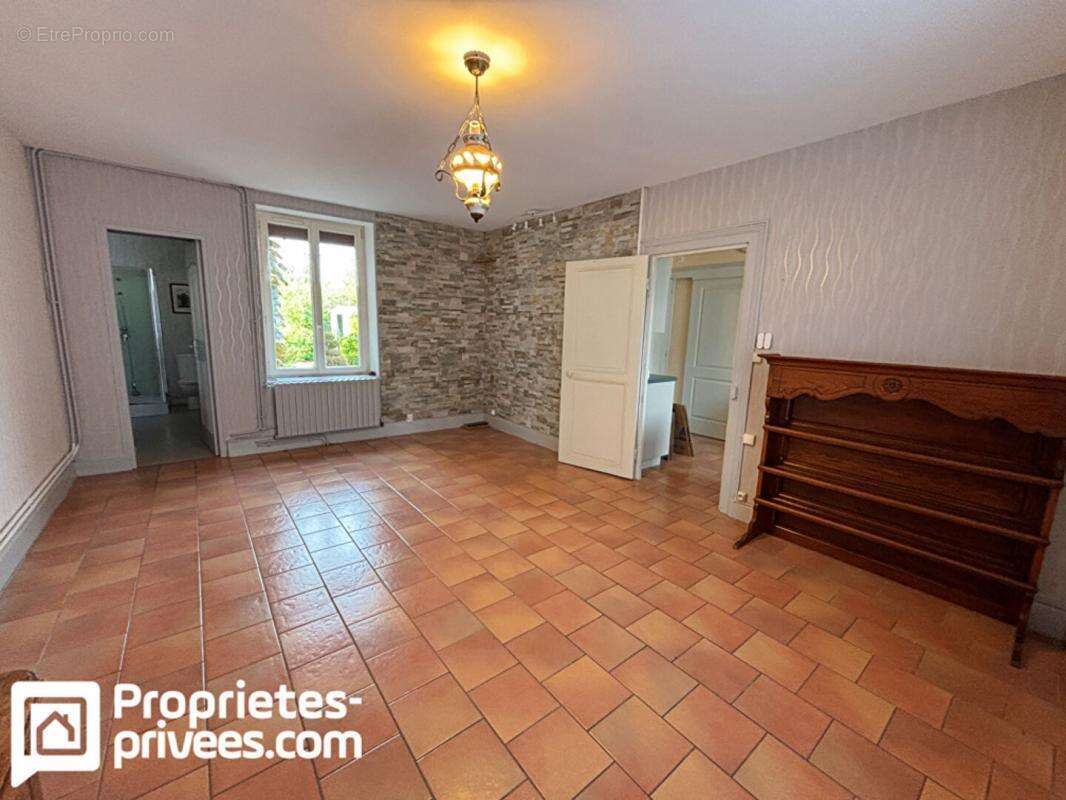 Maison à MEHUN-SUR-YEVRE