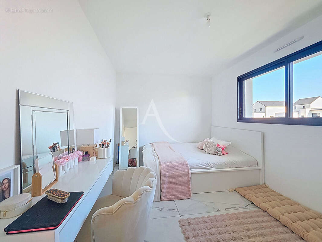 Maison à MONTREUIL-JUIGNE