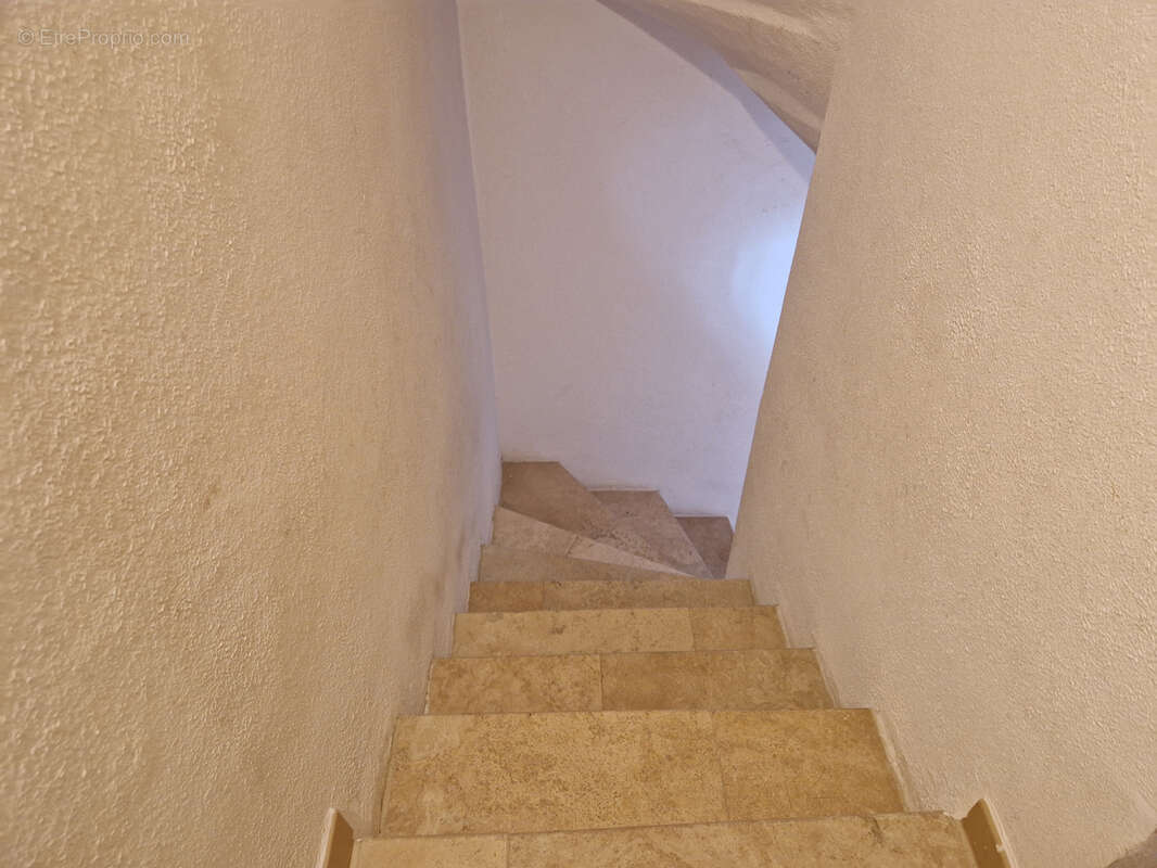 Maison à VALREAS