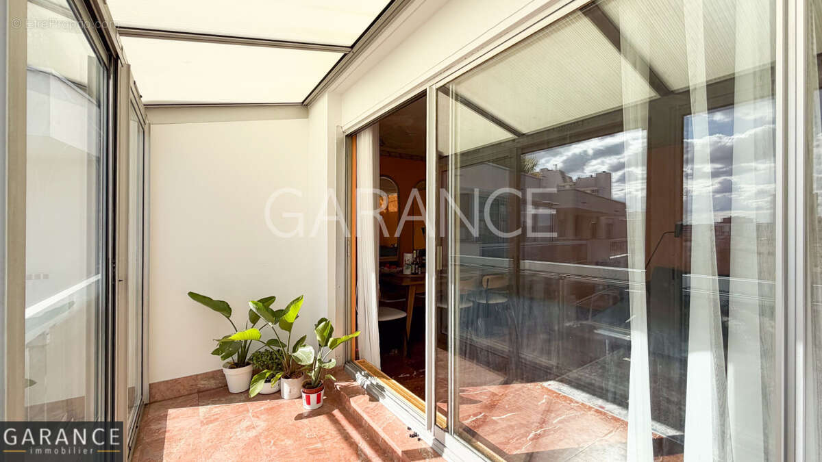 Appartement à PARIS-14E