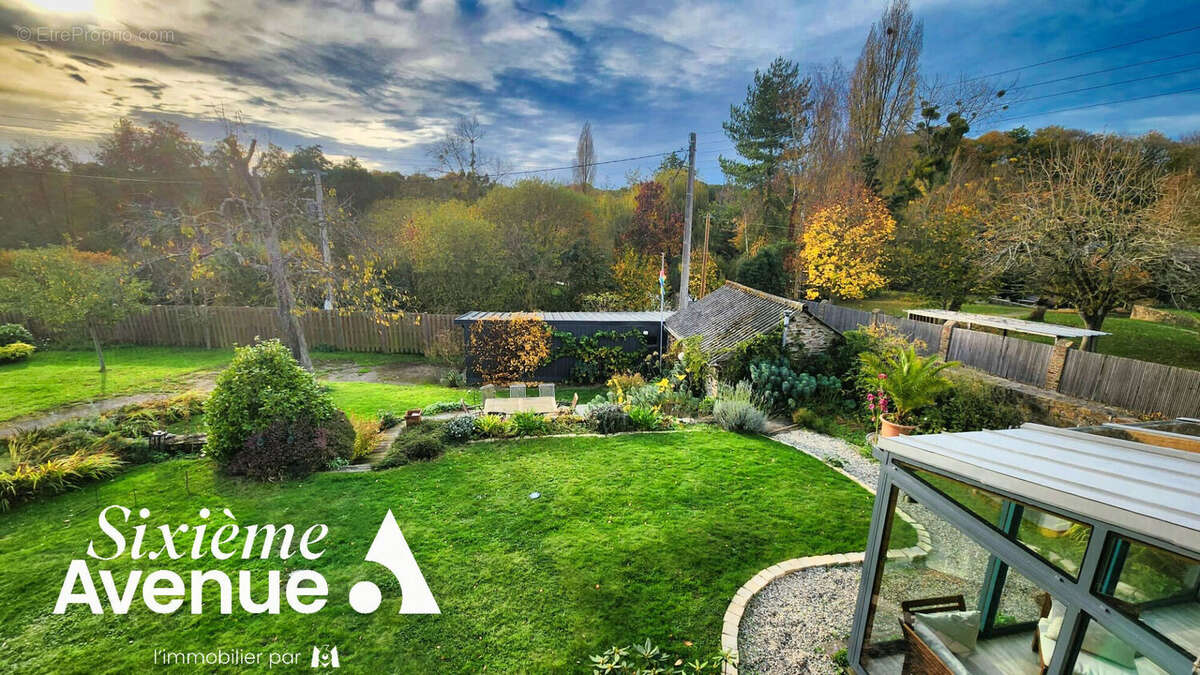 Maison à LANGROLAY-SUR-RANCE