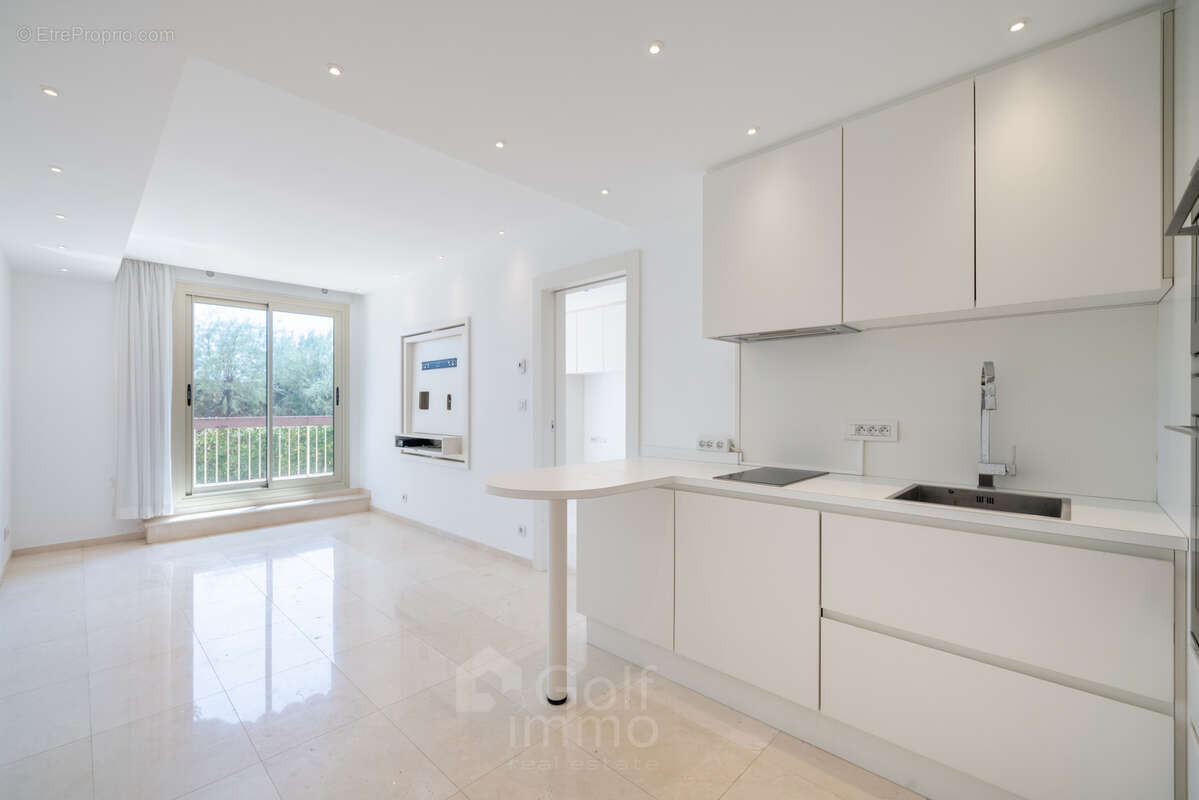 Appartement à MANDELIEU-LA-NAPOULE