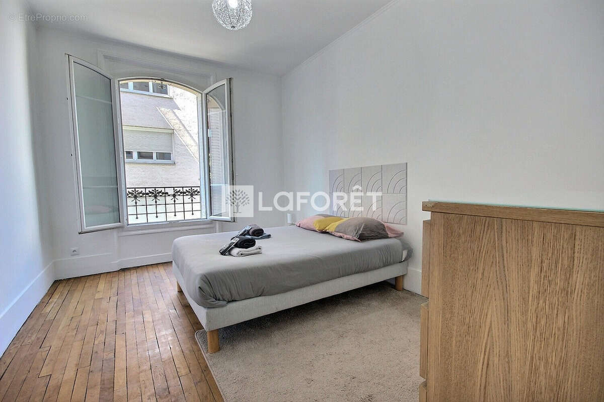 Appartement à COURBEVOIE
