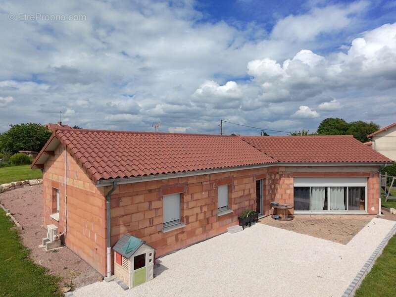 Maison à TANCON