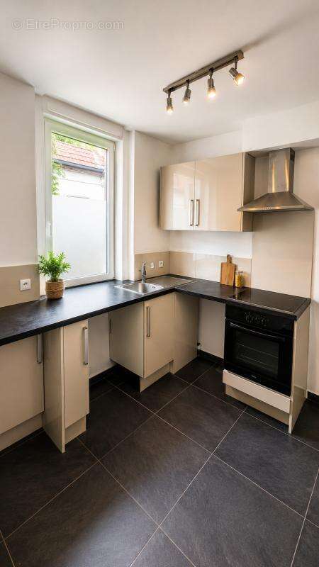 Tourcoing  superbe maison flamande entièrement rénovée 2 chambres avec jardin  129 500€ fai - photo 6