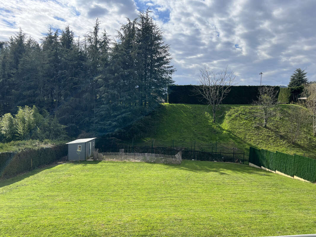 Maison à SAINT-LAURENT-DU-PAPE