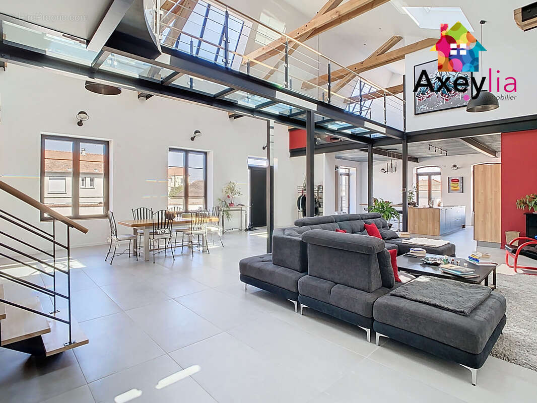 A vendre- roanne bord de loire - maison de ville type loft avec terrain et piscine - photo 12
