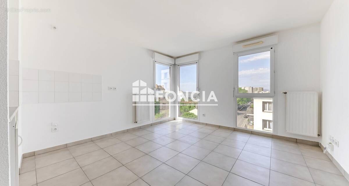 Appartement à LYON-8E