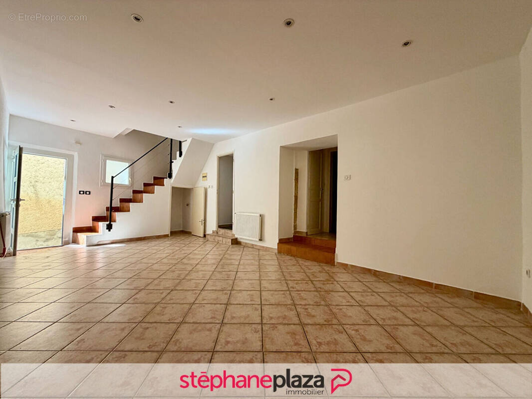 Maison à LAUDUN-L'ARDOISE