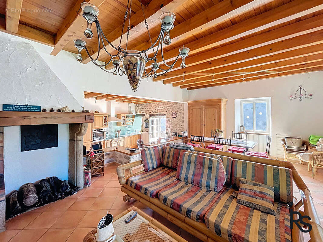 Maison à ANTRAIGUES-SUR-VOLANE