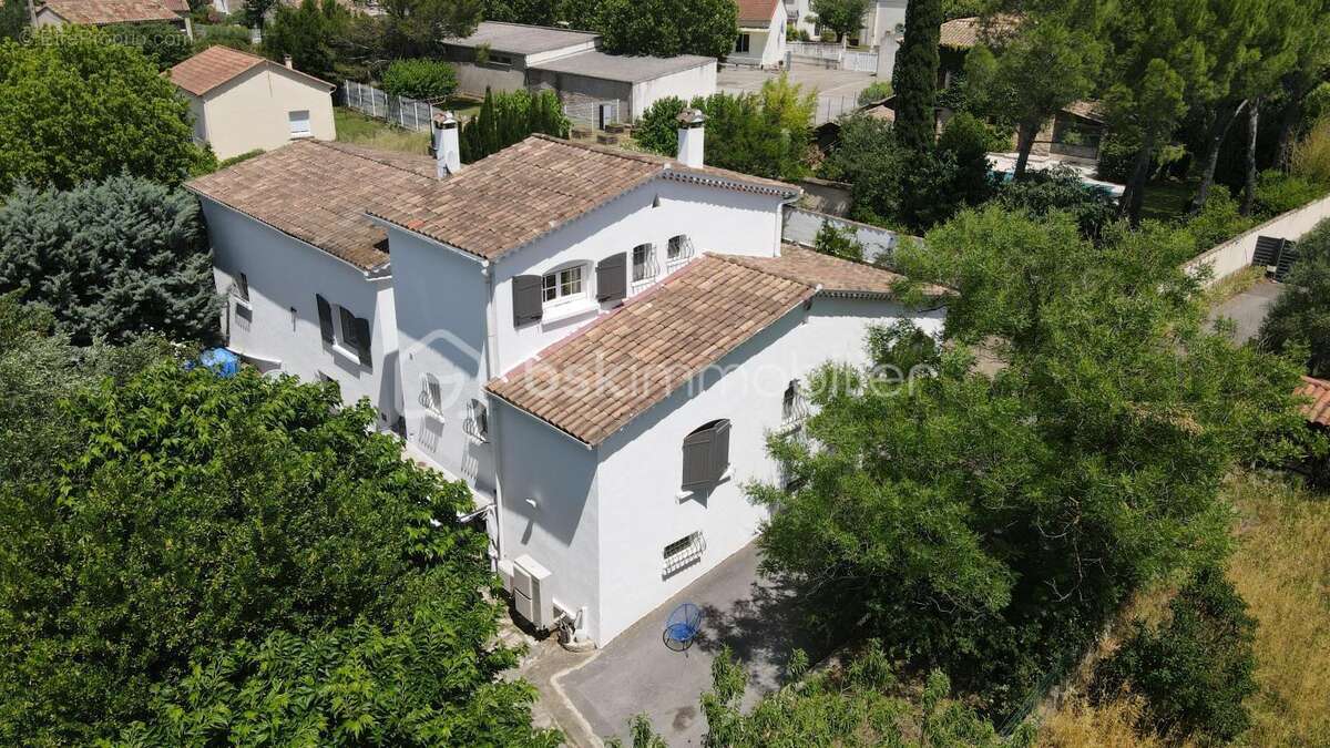 Maison à SAINT-HILAIRE-DE-BRETHMAS