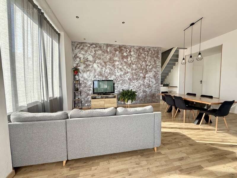 Maison à vendre 4 pièces LE CHAMBON FEUGEROLLES (42) La Cotatay - photo 7
