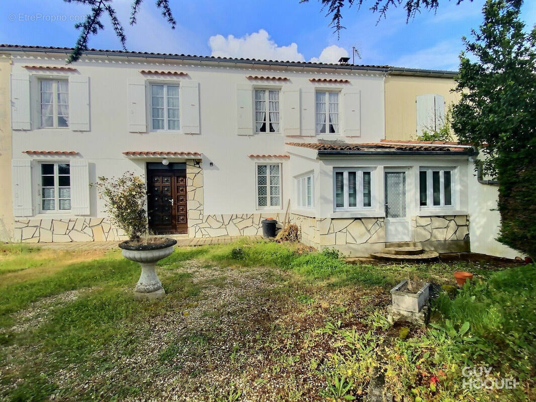Maison à GENOUILLE
