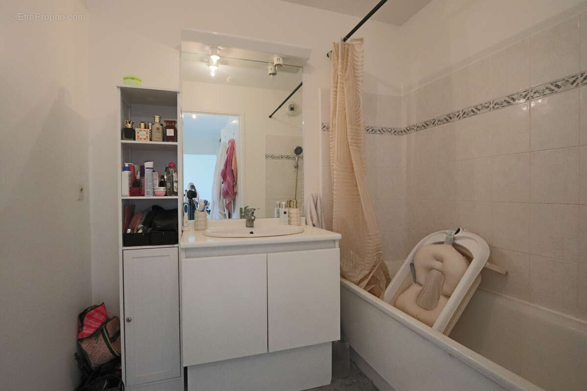 Appartement à LES PAVILLONS-SOUS-BOIS