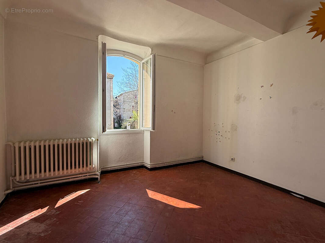 Maison à LA ROQUE-D'ANTHERON