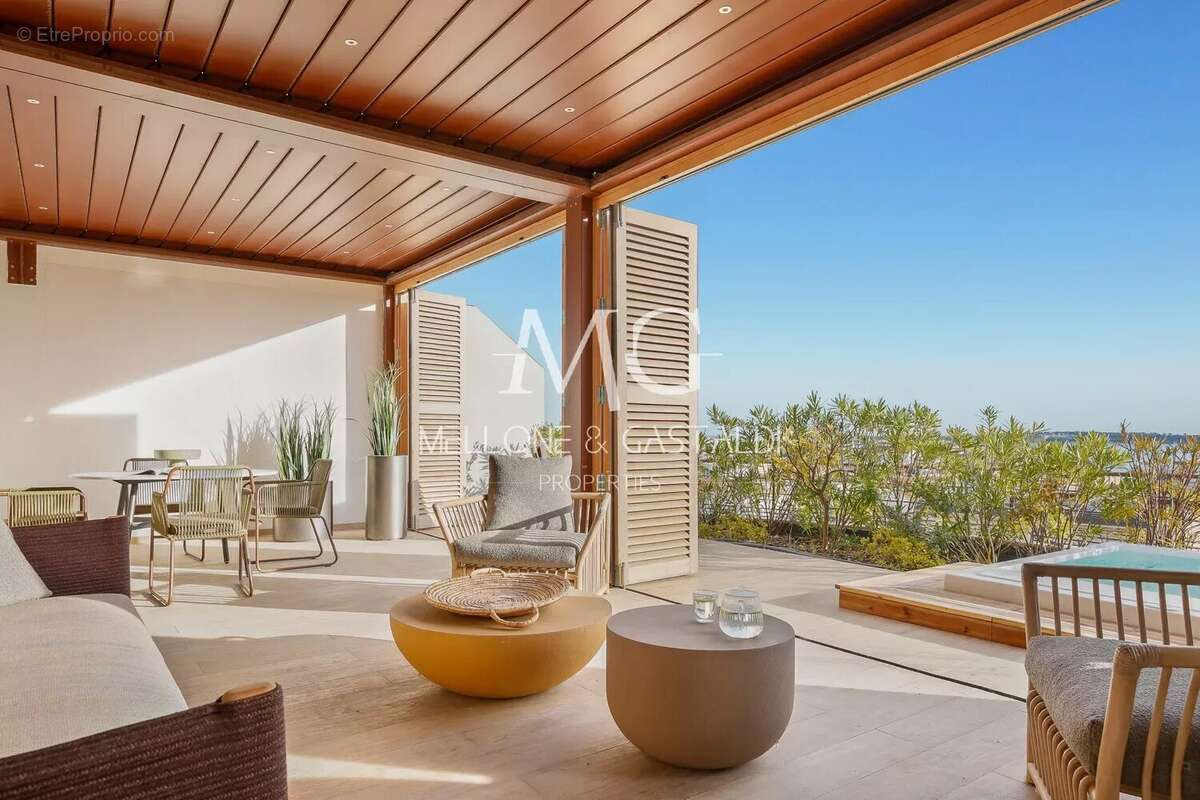 Cannes centre – penthouse d’exception – roof top – vue mer panoramique – 117 m² – 2 parkings - photo 11