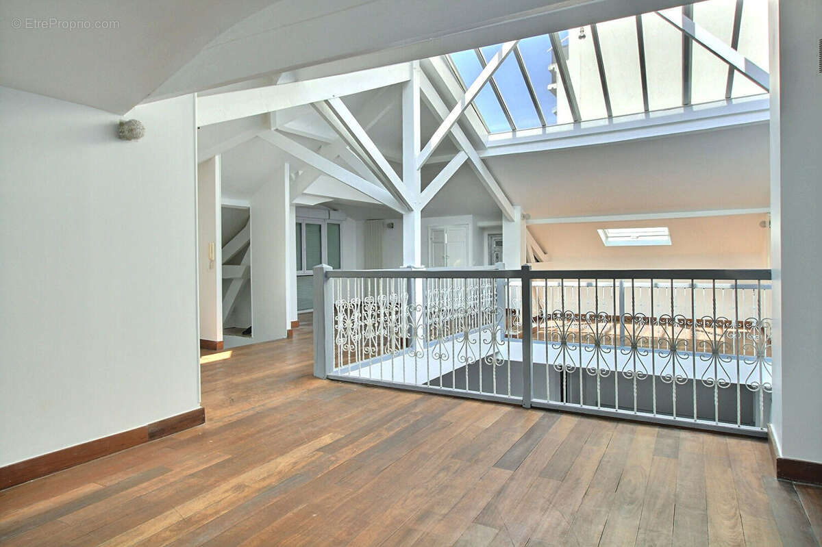 Appartement à LA GARENNE-COLOMBES