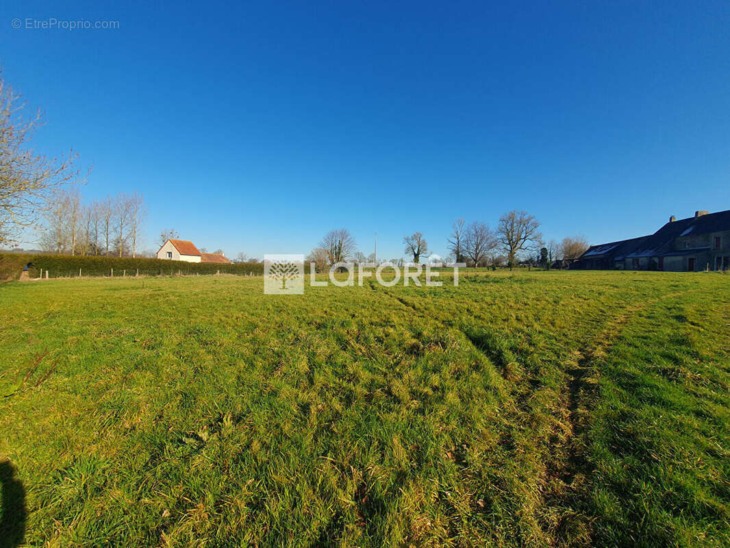 Terrain à CAHAGNES