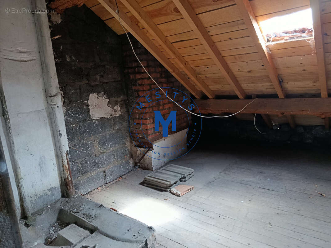 Appartement 100 m² à Firminy  - photo 8