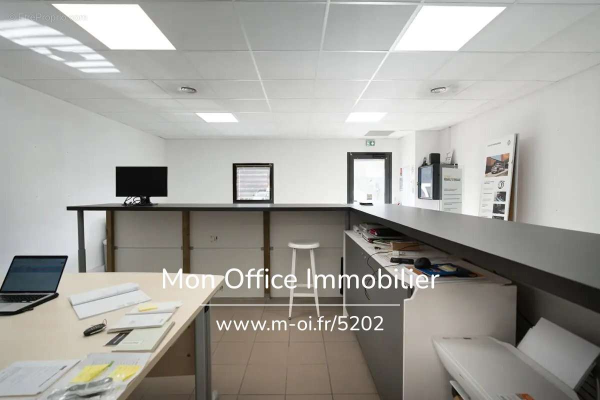 Référence : 6566-NAM. - Local Professionnel Z.A Les Milles - photo 7