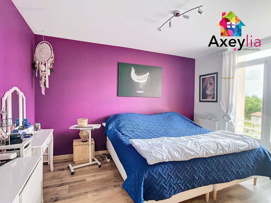 A vendre - riorges - maison entièrement rénovée avec 4 chambres et terrain - photo 7