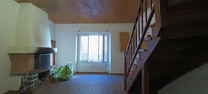 Maison à SAUVAGNAT-SAINTE-MARTHE