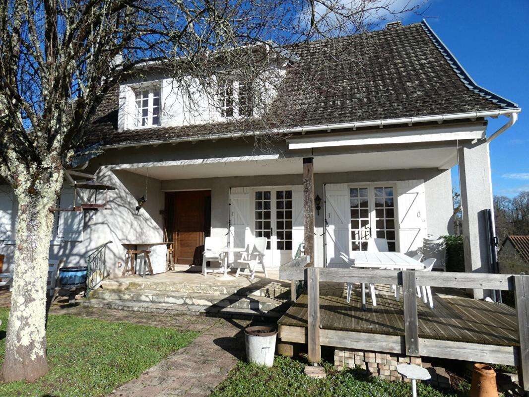 Maison à HAUTEFORT