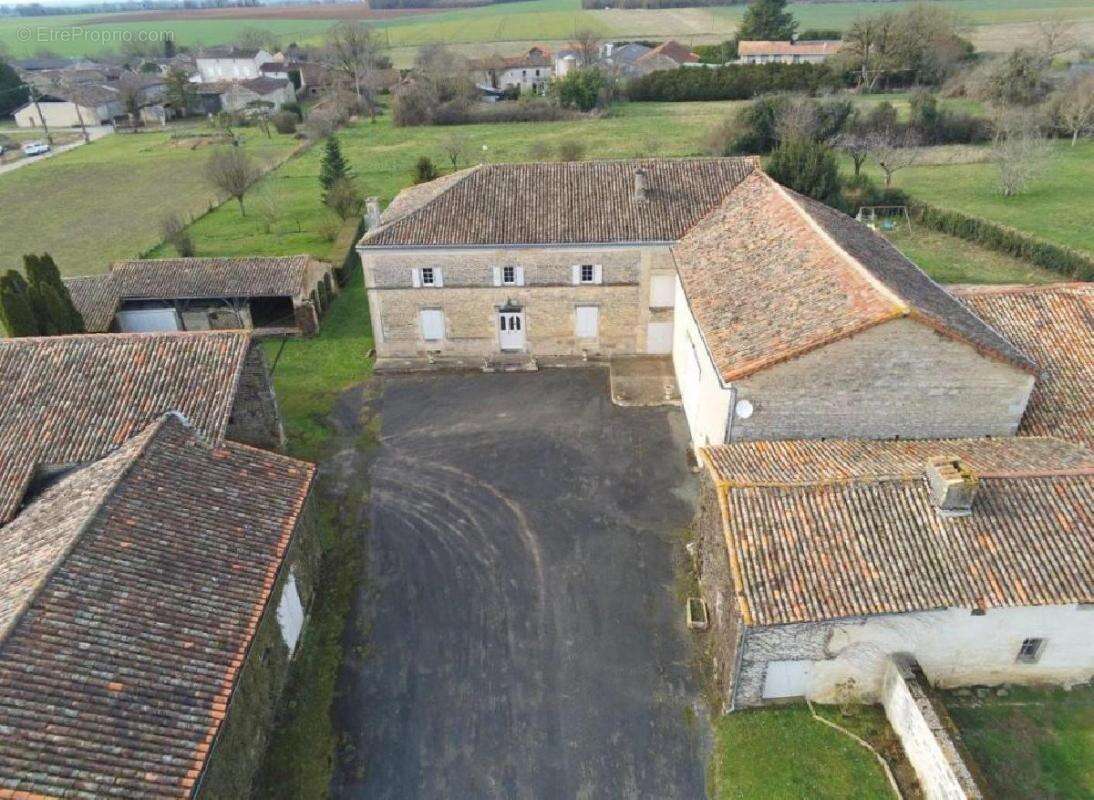 Maison à VILLEFAGNAN