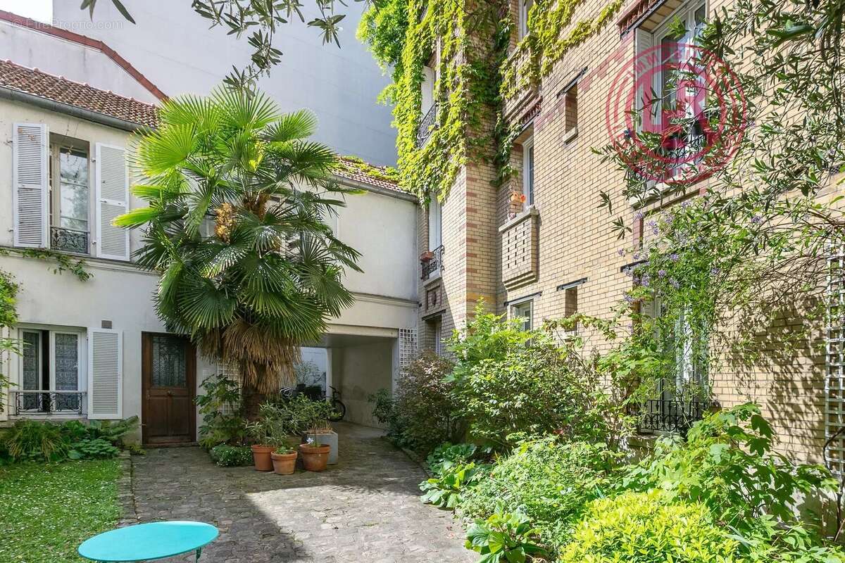 Appartement à PARIS-14E
