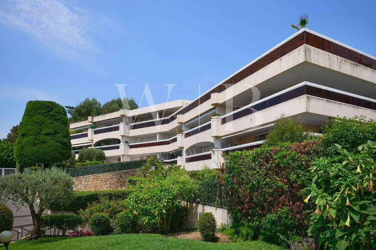 Cannes, la Basse Californie - Luxueux 5 P en dernier étage avec vue mer dans résidence avec piscine - photo 17