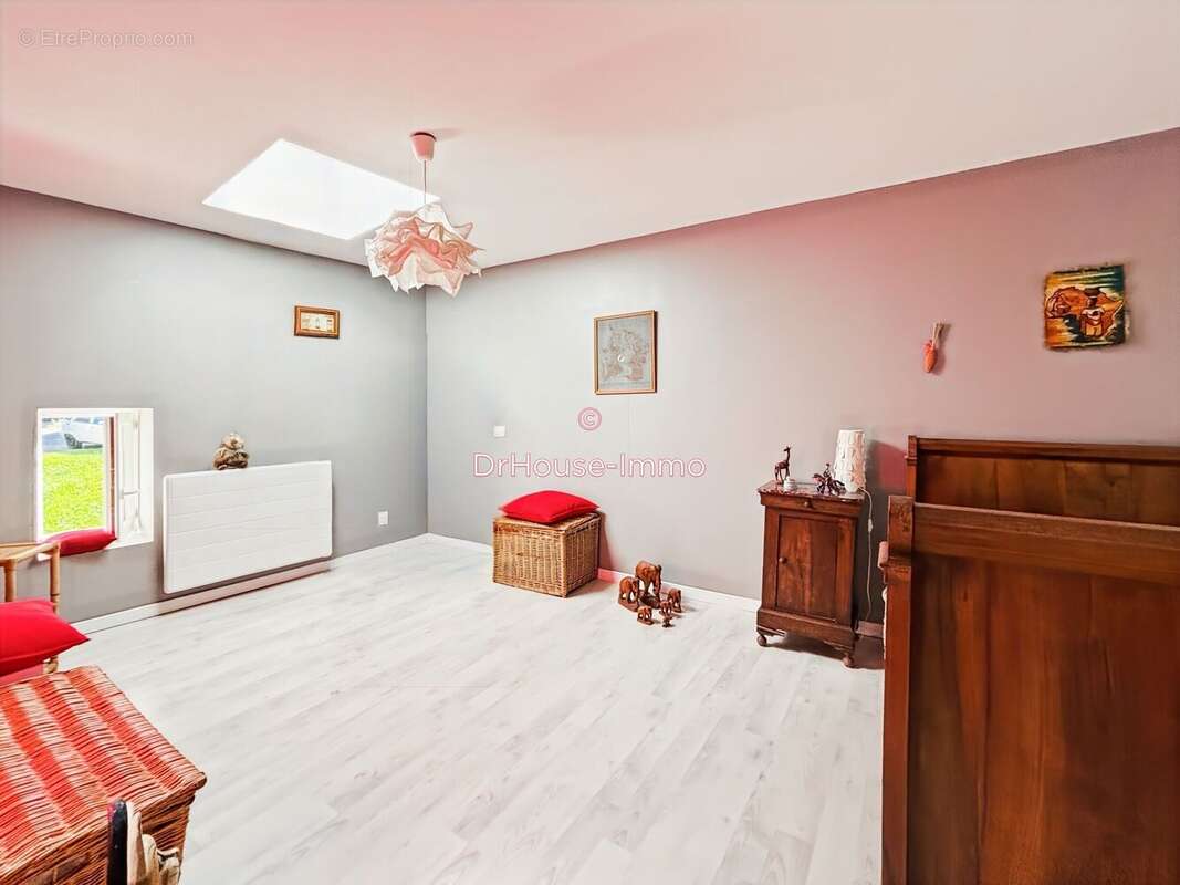 Maison 145 m² à Laplume  - photo 8