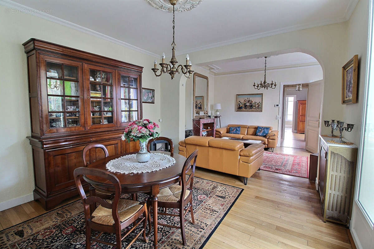 Maison à LA GARENNE-COLOMBES