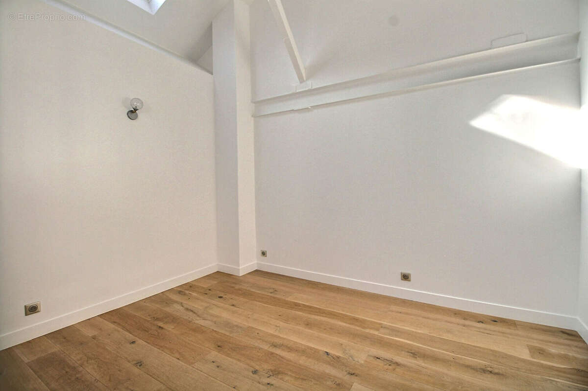 Appartement à LA GARENNE-COLOMBES