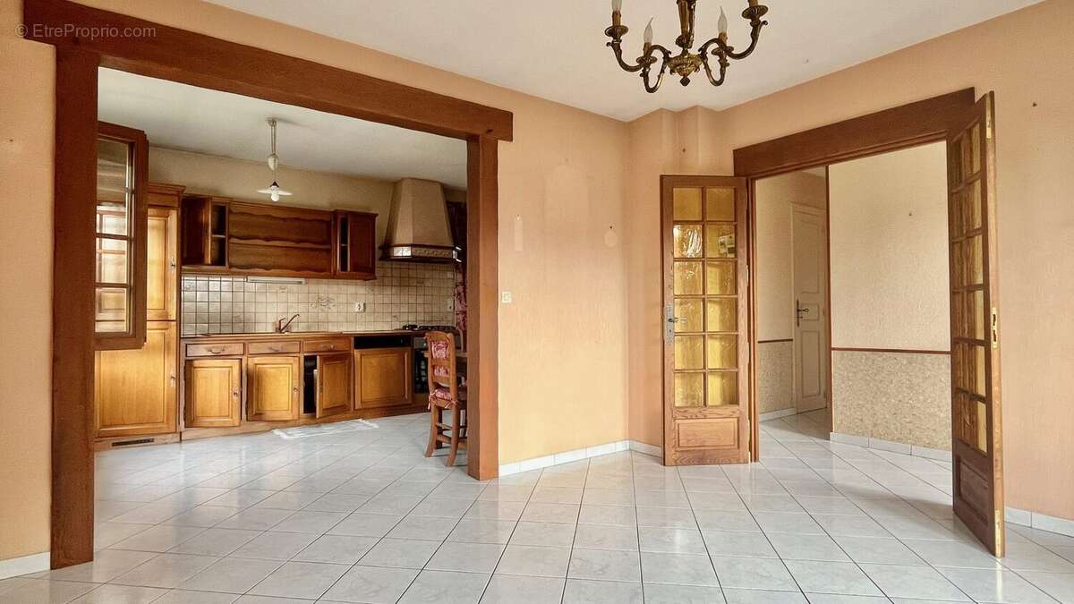 Maison à SAINT-COSME-EN-VAIRAIS