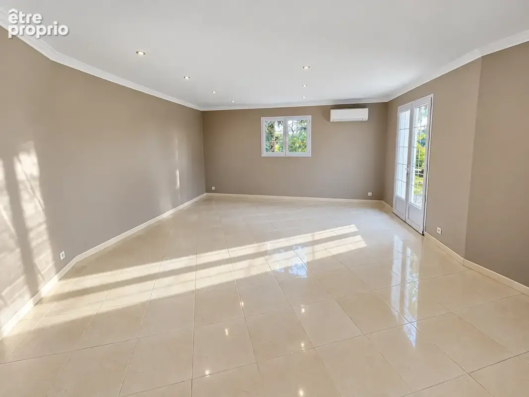 La Motte -Villa de 150 m2 - Grand jardin arboré - Terrain piscinable - photo 6