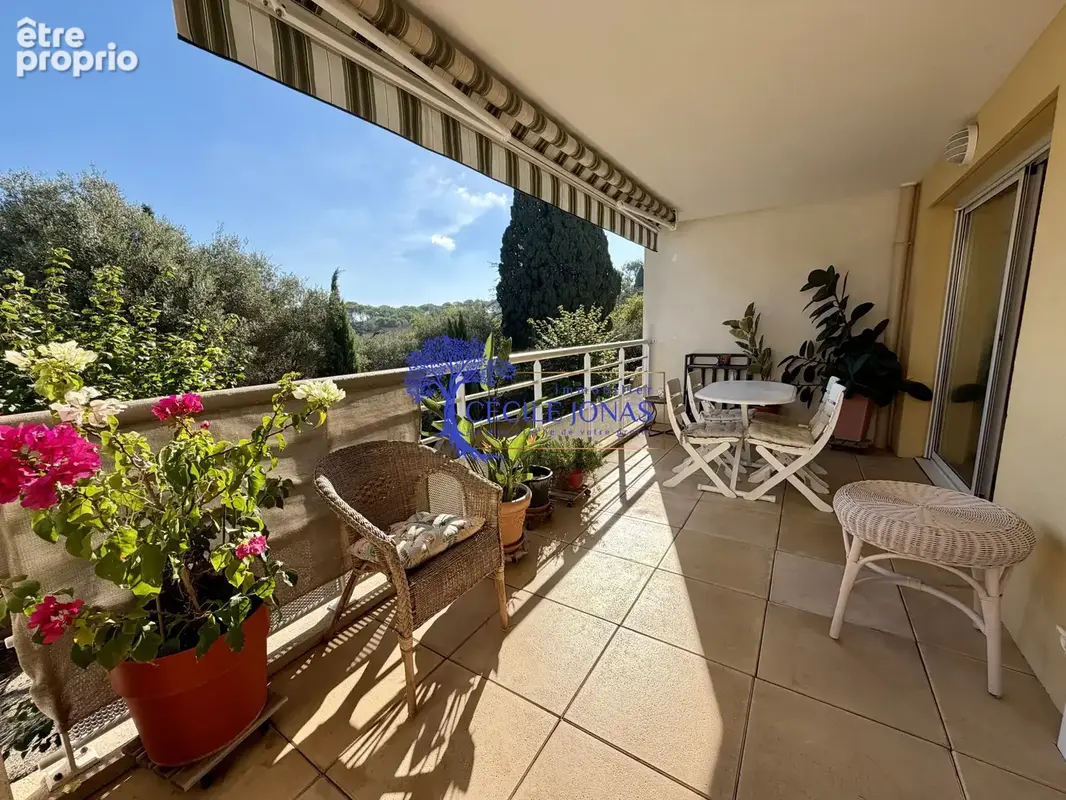 Hyères Costebelle appartement climatisé avec terrasse 25 m2, garage, cave et vue dégagée - Gare/ Almanarre à proximité - photo 2