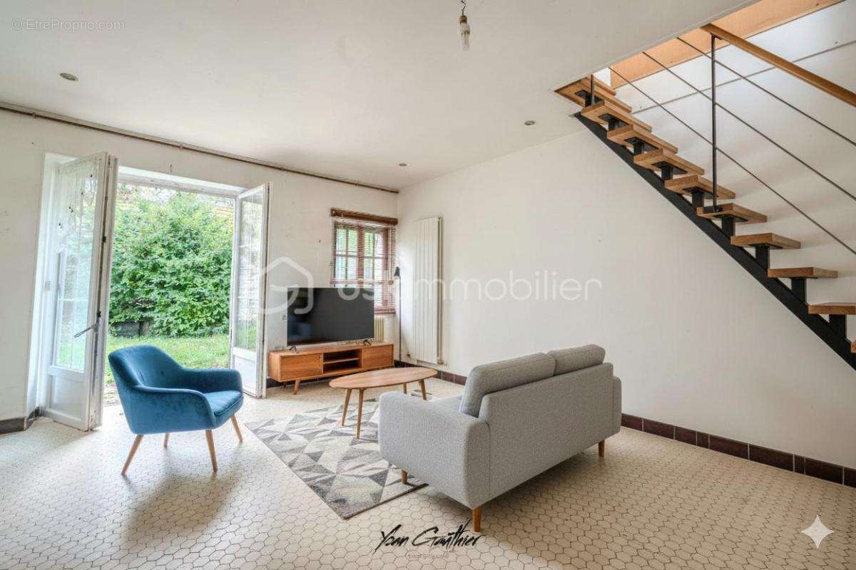 Maison à ORMOY-LA-RIVIERE