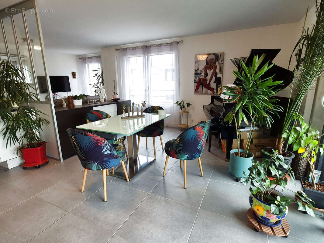 Appartement à COLLONGES-SOUS-SALEVE