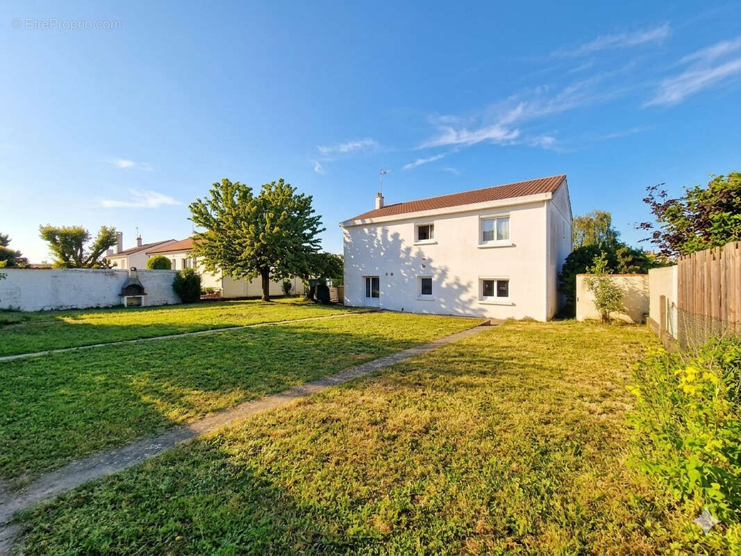 Maison à MONTAIGU