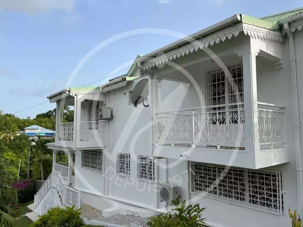 Maison à LES ABYMES