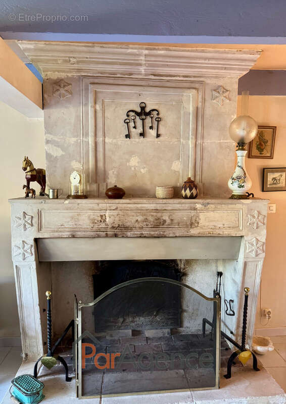 Maison à CHAILLEVETTE