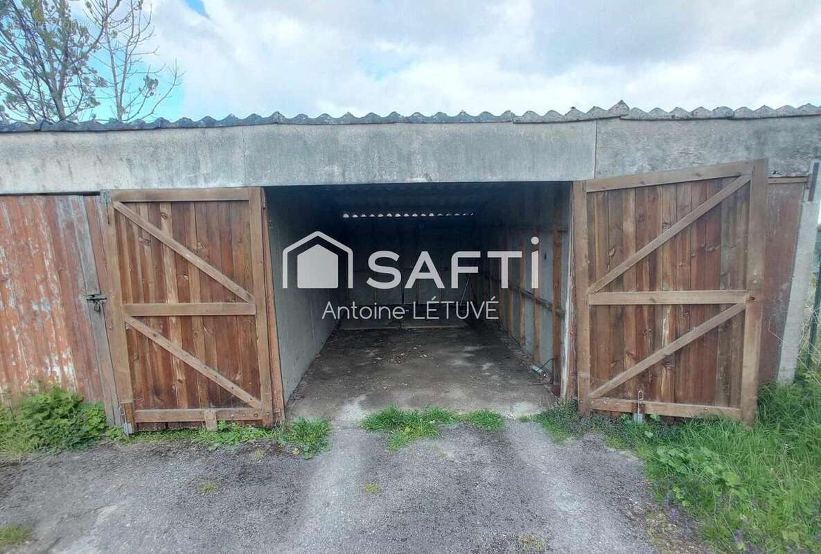 Photo 2 - Parking à CORBIE