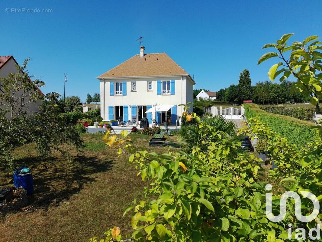 Photo 1 - Maison à VARENNES-JARCY
